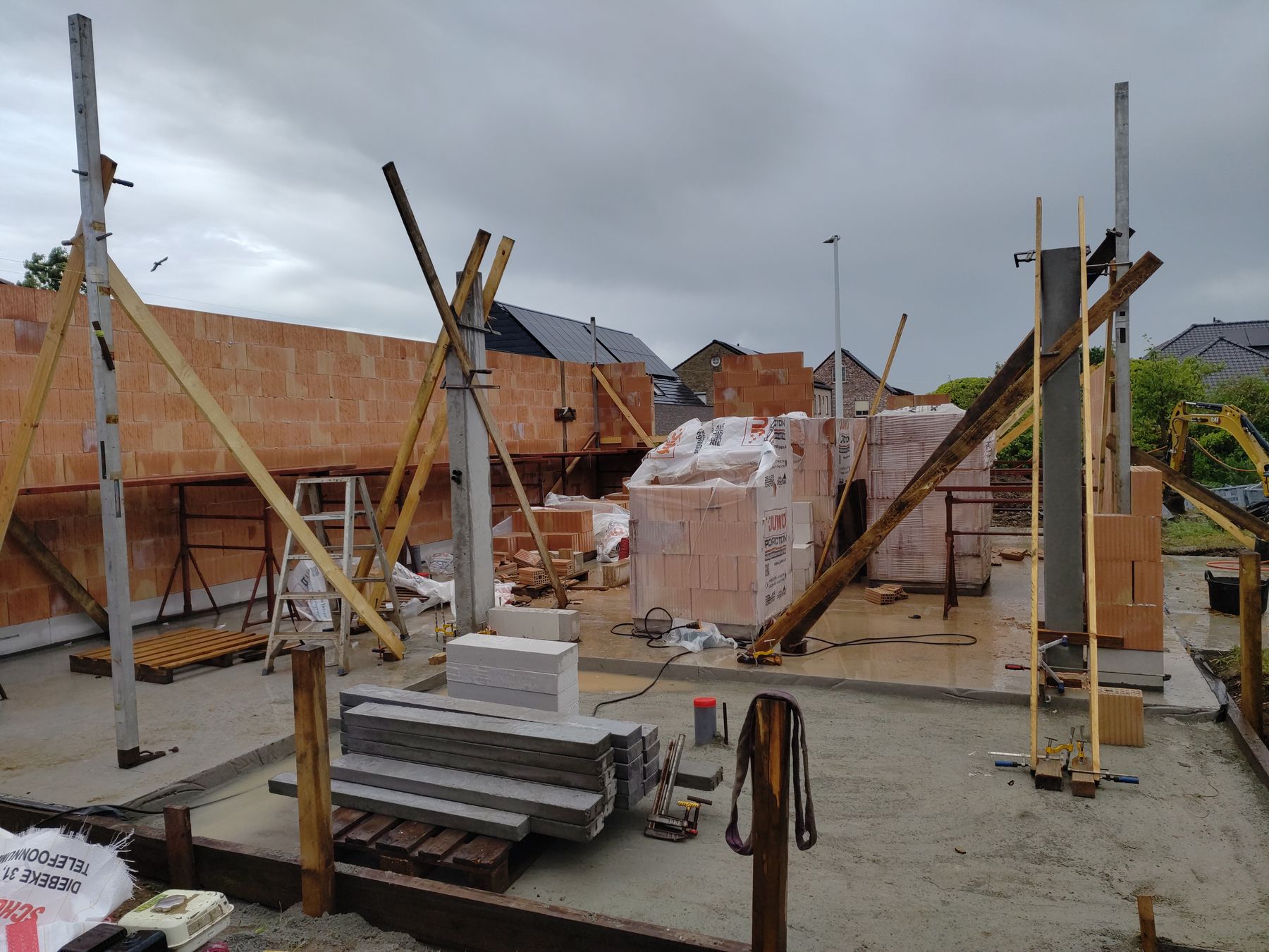 plaatsen van prefab kolonnnen in beton